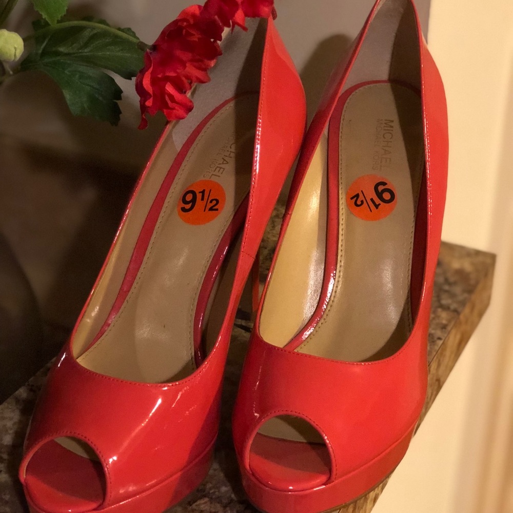 Micheal Kors Erica Platform Pump